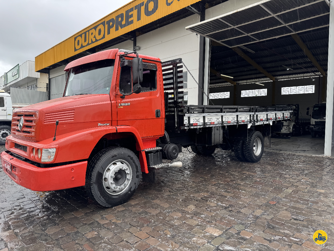 CAMINHAO MERCEDES-BENZ MB 1620 Carga Seca Toco 4x2 Ouro Preto Caminhões LAGES SANTA CATARINA SC